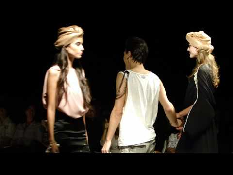 CAMILO SANTORINI - DESFILE UNESC