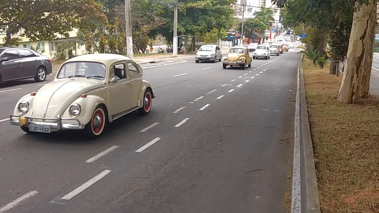 Imagem: Carreata reuniu cerca de 80 Fuscas na Avenida Rio Branco