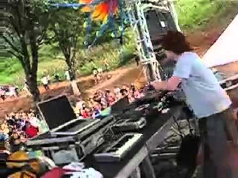 DJ Eskimo - Cachoeira Alta festival 2004 (brasil).mp4