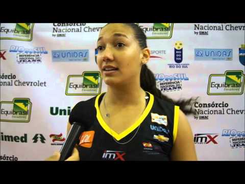 Arianne, de Rio do Sul, após o jogo com SESI-SP (18-10-13)