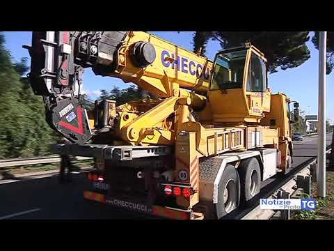 2018-11-08 PRATO - TIR SBANDA E ABBATTE IL GUARD RAIL, TRAFFICO IN TILT