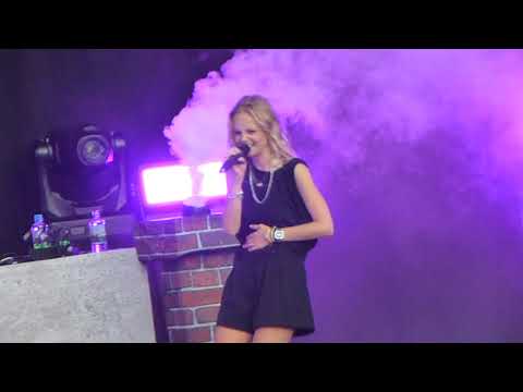 Paula Hartmann live - Veuve + Geruch von Koks - 03.09.2023 - Golden Leaves Festival