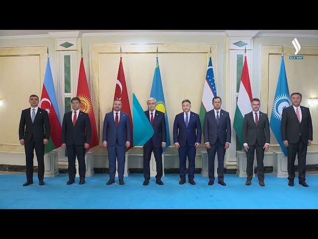 Давлат раҳбари ТДТ банклари вакиллари йиғилишида қатнашди