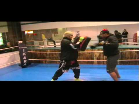 Pastelito alfaro sparrineando