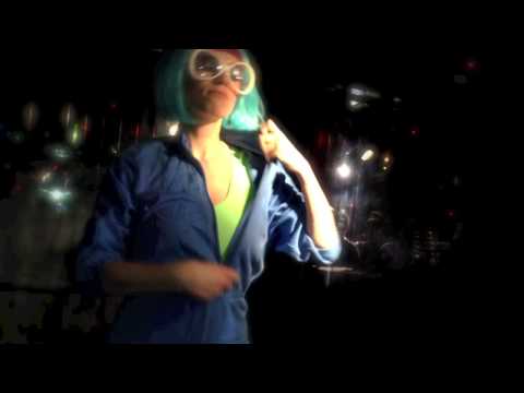 The Glitz Girlz Show: No Controles - STEREO TOTAL