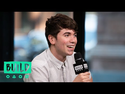 Noah Galvin Gender