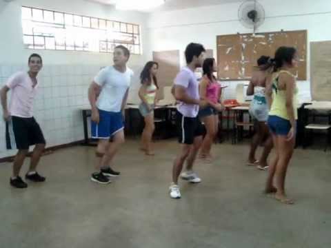 coreografia mc diguinho vou passar noite com elas