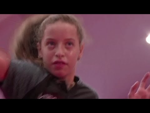 迎接年輕的埃及乒乓球選手。 (Meet the young Egyptian table tennis sensation)