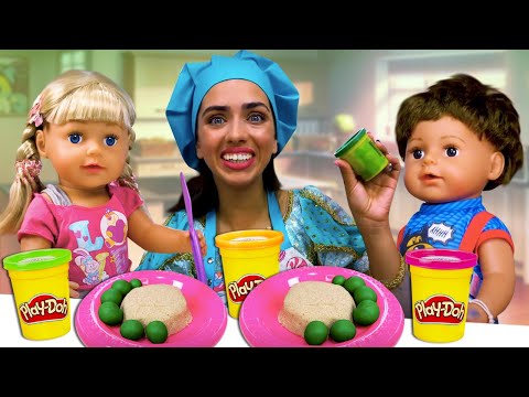 БЕБИ БОН Пупсы на кухне! - Видео про игры в готовку Готовлю Игрушкам. Лепим из пластилина Плей До