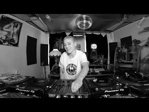 Parallel x Tooflez: ANDI A. @ capsule berlin