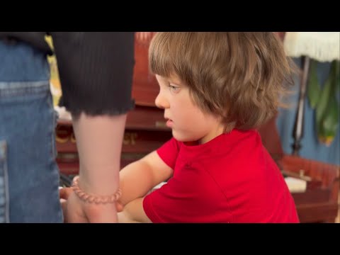 Gavriil is listening and tries to repeat - Гаврилушка слушает и пробует повторить