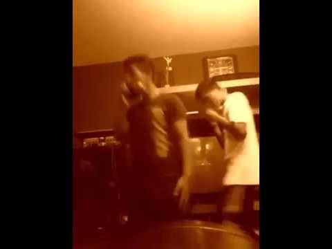 CARLITOS vs KLIBRE - Cuartos - Red Bull Batalla de los Gallos Perú 2014 (parodia)