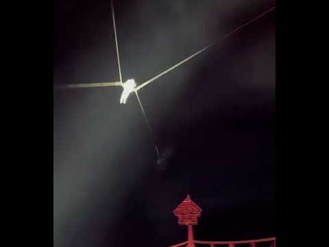 Pink flipping around while singing So What | Stan Twitter