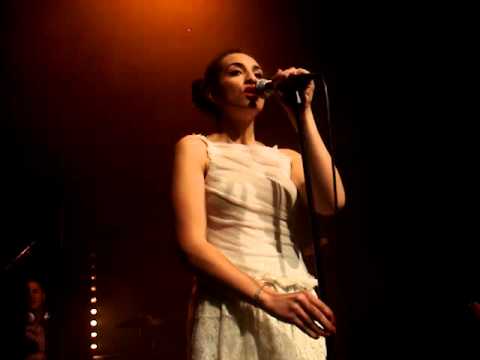 Camélia Jordana, à Nanterre le 6 mai 2011