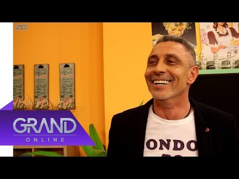 Upoznajte raspevanog profesora koji vodi dvostruki život