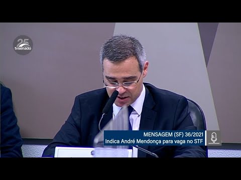 Durante sabatina, André Mendonça defende Estado laico