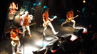 Me First and the Gimme Gimmes - Leaving on a Jet Plane (Barcelona, Apolo, 21/02/2014)