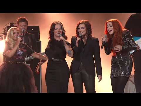 Ashley McBryde, Brandy Clark, Caylee Hammack & Pillbox Patti -When Will I Be Loved (2022 CMA Awards)