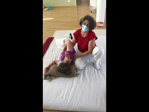 Kleine Shiatsu Lektion: wie behandle ich den Dünndarm? Mit Katrin Schröder #esiberlin