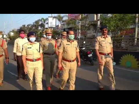 లాక్ డౌన్ పరిశీలించిన ఏలూరు రేంజ్ డిఐజి మోహన్ కుమార్ గుడివాడ,Vizagvision...