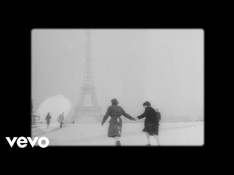 Charles Aznavour - Noël à Paris (Official Christmas Music Video)