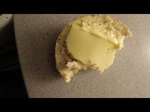 MongoTV_6554 - Min Frokost - Del 2 - BOLLER Med PØLSE og OST og KYLLLING-BACON SALAT