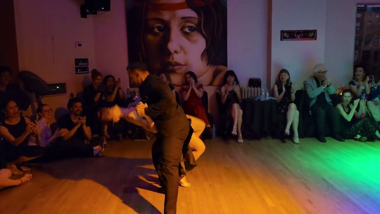 Argentine tango: Yesica Esquivel & Ariel Leguizamon - La Cumparsita
