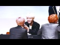 161106 방탄오빠(?)들에게 싸인받는 석진이 ㅋㅋㅋㅋ 방탄소년단 석진 focus BTS JIN