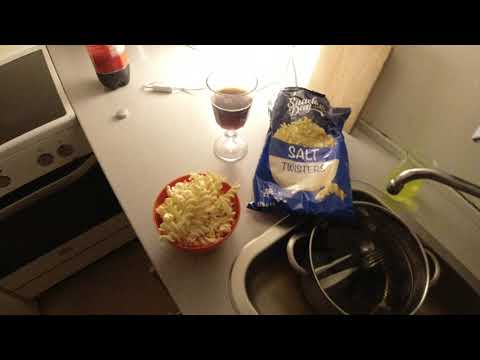 MongoTV_10620 - SPISER EN TIL SKÅL CHIPS ONSDAG EFTERMIDDAG - FÅET NY SONY EXPERIA 5 MOBIL PÅ KREDIT