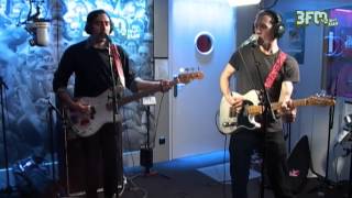 Hollerado - To Much To Handle, Live bij 3voor12 Radio