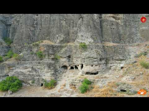 Kıbrıscık Alacinler Kayaevleri