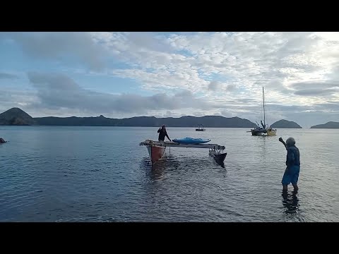 Repair and Relaunch the beach-find tacking outrigger, Mihi (E3)