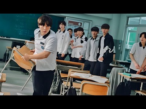 Esse estudante QUIETO age como FRACO, Mas na Verdade é o REI da ESCOLA