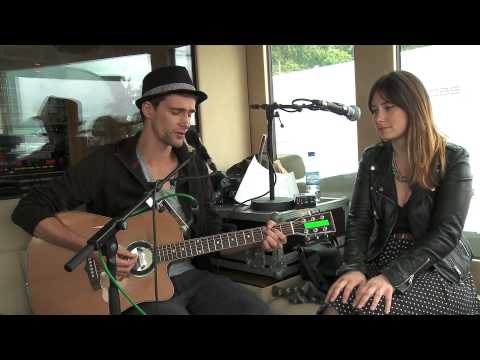 Hand In Hand (acoustic) - Walking On Cars