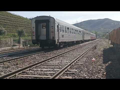 Comboios no Pocinho - 20abr23 - Carruagens  Arco