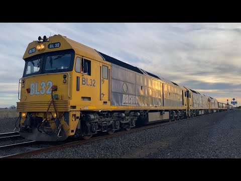 Up 9158 Pacific National loaded grain with BL32 G522 G529 passing through Gheringhap loop 4/5/2025