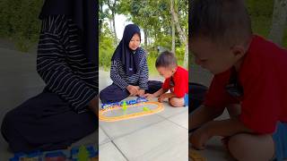 Download lagu Merakit kereta api thomas#shorts mp3