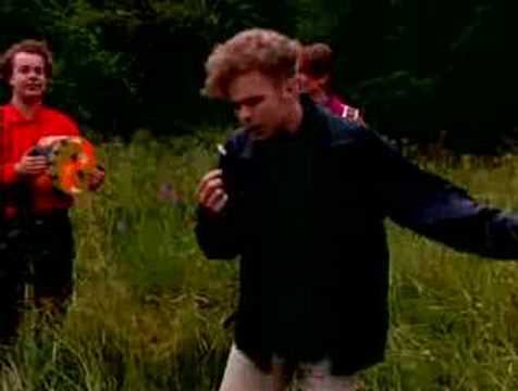 Aknestik - Kesällä ei mennä nukkumaan