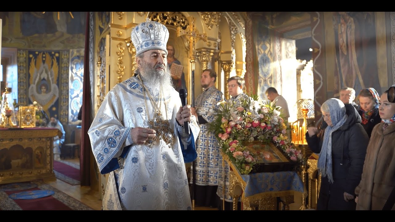 Праздничная литургия в честь Сретения Господня в Кресто-Воздвиженском храме в Киеве