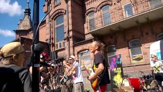 Juju &amp; Hullut - Onnelliseksi live 1.8.2014