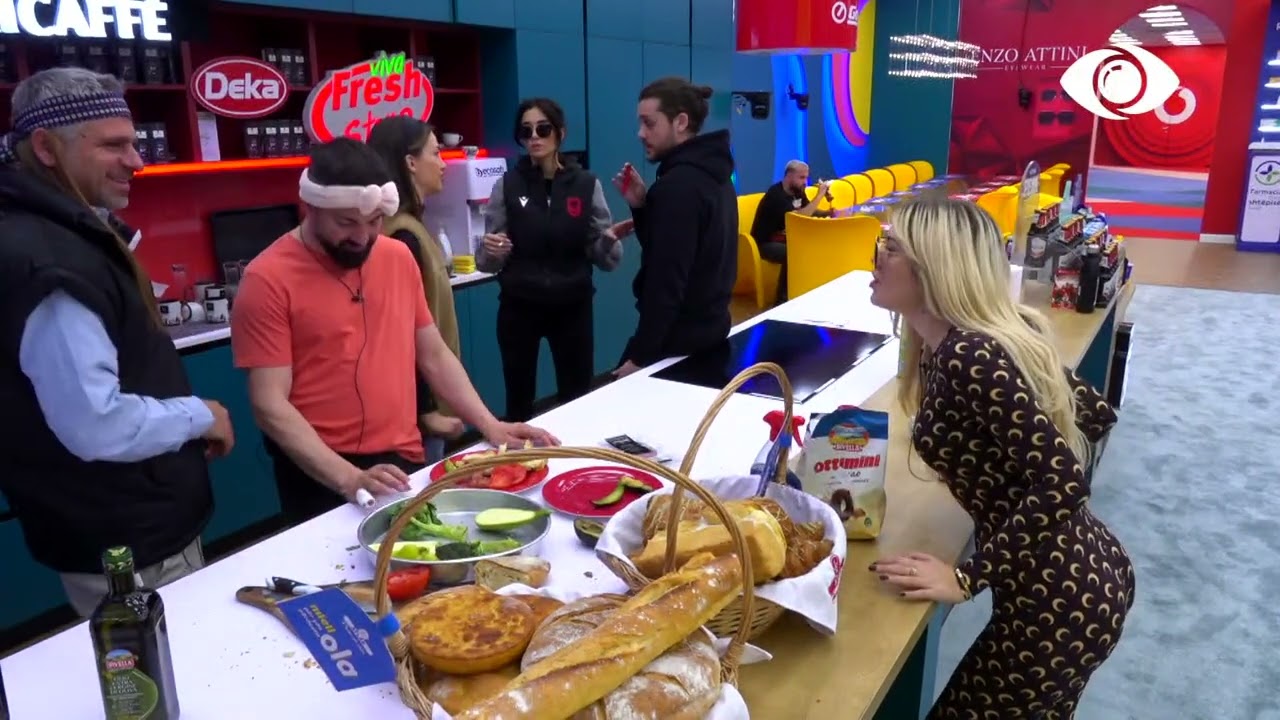 Sfida e imitimit/ Banorët imitojnë njëri-tjetrin