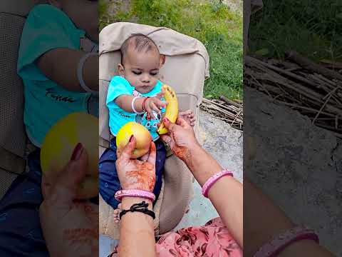 mera cute baby ko kela khana hai😍#minivlog  #funnyvideo  #banana         #shorts
