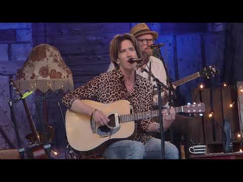 Per Gessle Unplugged at Hotel Tylösand July 8, 2021 - PÅ PROMENAD GENOM STAN