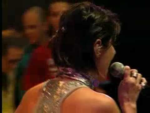 Fernanda Abreu no DVD do Monobloco