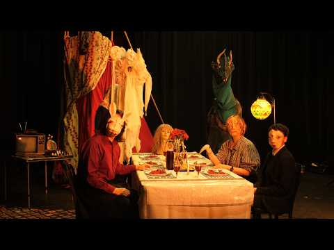 The Dinner Party (Featurette)