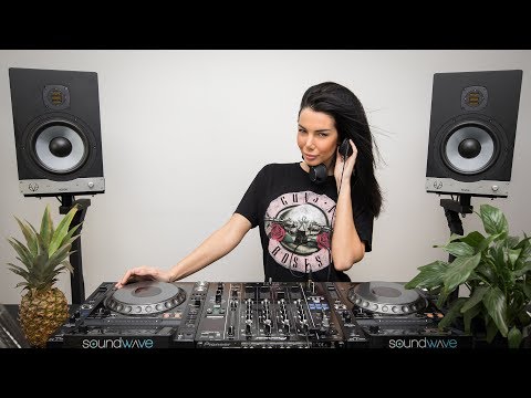 Dea Tosh - tech/house Soundwave session 2