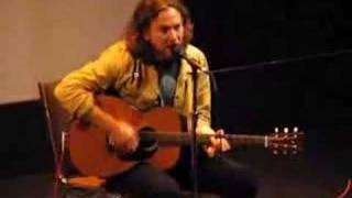 Eddie Vedder sings 'No More'