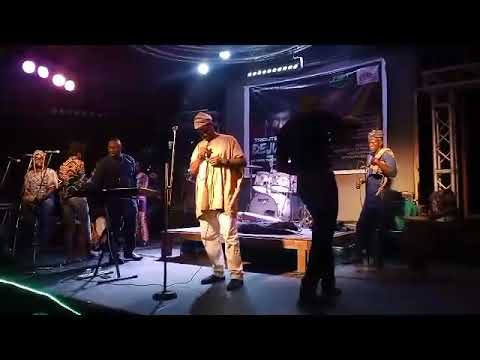 Eniyan bi aparo (Mo lo s'oko) by Tunji Oyelana