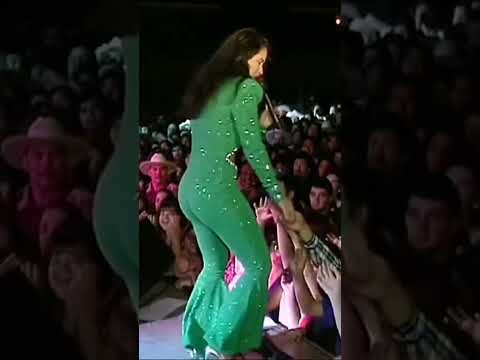 iconico traje verde#edits #viral #selenaquintanilla