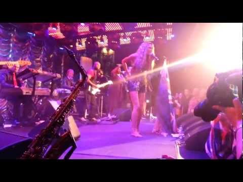 Joss Stone (For Gods Sake) Give More Power to The People 06.06.12 Under The Bridge